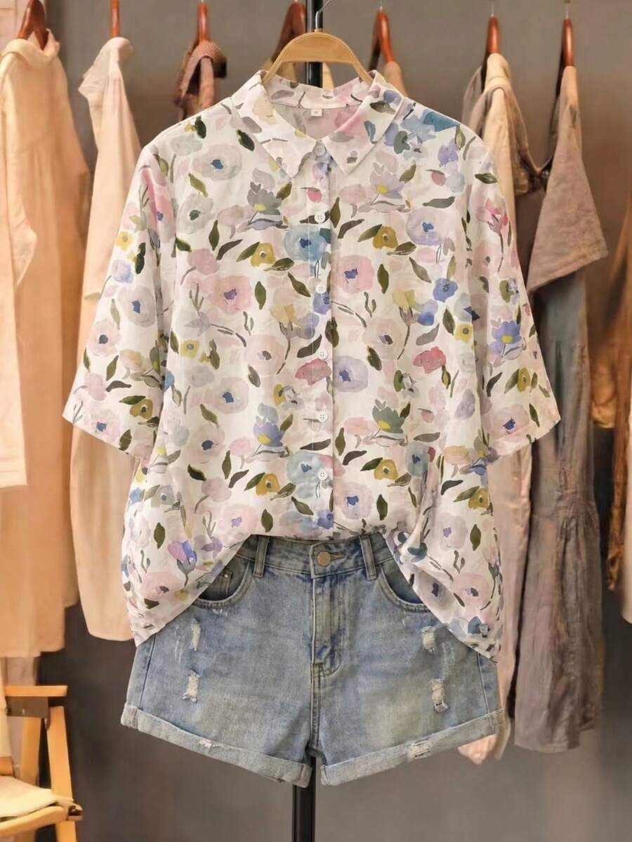 SHEIN Essnce 女款春夏花卉印花鈕扣開襟短袖翻領襯衫上衣,百搭透氣輕盈,適合海灘度假與休閒穿著 - 白色 - 查看 1