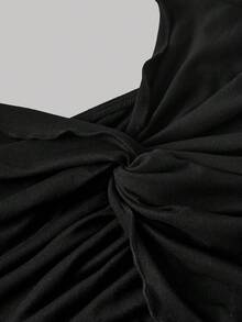 SHEIN MOD 女款扭結抓皺休閒百搭日常出遊細肩帶上衣 2件組 - 黑與白 - 查看 3
