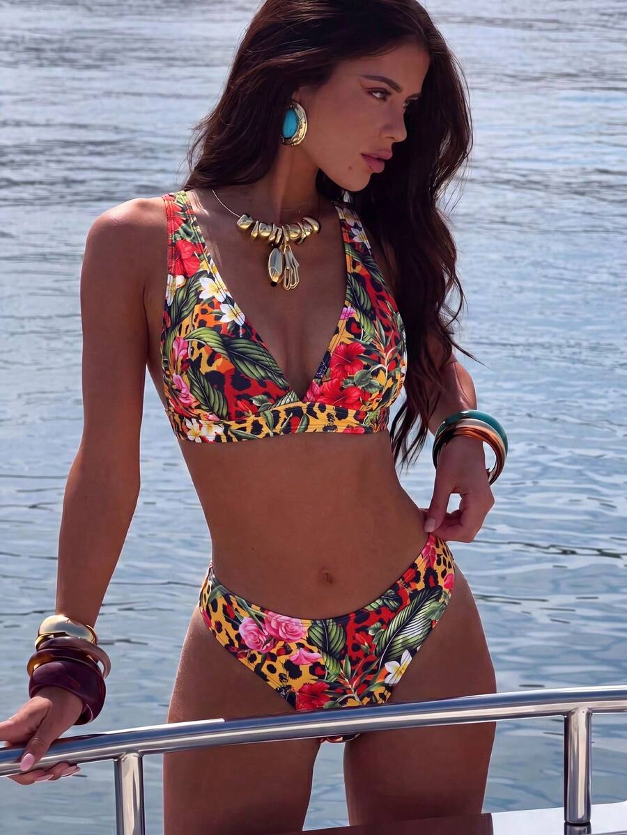 Swim Vcay 2026春夏深V彩色花卉露背可調節側邊高腰女款比基尼兩件套,適合海邊拍照與度假 - 彩色 - 查看 1