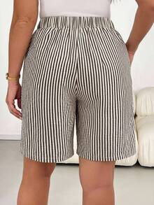 SHEIN Essnce Casual Vacation Striped Textured Fabric Plus Size Women's Comfortable Casual Shorts Suitable For Summer - Multicolor - View 3