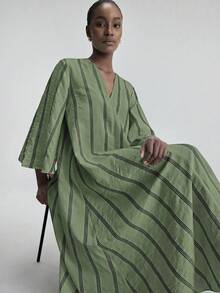 Ontre 2026SS新款女款長洋裝，條紋編織面料開衩洋裝，度假風，假日穿搭，節慶服飾，女款洋裝七分袖V領，簡約優雅都市現代百搭通勤教師女款外出穿著夏季假日穿搭女款度假穿搭女款休閒洋裝女款沙灘穿搭長款婚禮賓客洋裝派對洋裝優雅洋裝時尚設計大A字茶會浪漫約會穿搭女裝舒適面料寬鬆版型時尚百搭熱銷女款長洋裝 - 軍綠色 - 查看 2