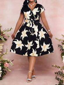SHEIN Lady CURVE Plus Size Women's Floral Print Overlap V-Neck Elegant Vacation Dress - Multicolor - View 3