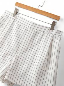GlowEve CURVE Plus Size Women's Casual Vertical Striped Wide Leg Shorts, Versatile For Daily Wear And Commuting, Suitable For Spring And Autumn. Women's Casual Shorts, Simple All-Match Commuter Shorts, Women's Formal Trousers Shorts, Women's Shorts Series. - Black and White - View 3