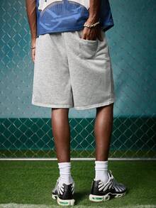 EVRINFINITE Pantalones cortos de punto casuales con patrón bordado sencillo para hombres, pantalones de chándal rectos y holgados con parches de estilo urbano - Gris Claro - Ver 2