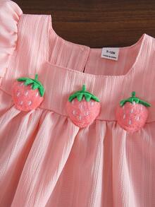 SHEIN Vintaside Kids 女嬰夏季粉色柔軟可愛休閒風草莓圖案方領荷葉袖上衣搭配寬腿長褲2件套，適合日常穿著、冷氣房放鬆、日常玩耍，柔軟可愛女孩套裝 - 粉色 - 查看 5