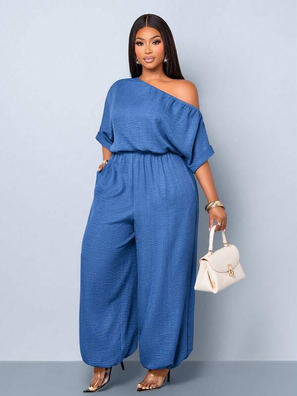 SOLERSUN This Plus-Size Women's Jumpsuit Features A Stylish Solid-Color Design With A Chic Off-Shoulder Neckline, Short Sleeves, And A Cinched Waist. Boasting A Loose, Casual Fit, It Includes Practical Pockets And An Elastic Waistband For Comfort. Ideal For Spring And Summer-Whether For Daily Wear, Commuting, Or Embracing A Street-Style Aesthetic-It Is The Perfect Choice For Beach Vacations And Picnics. Comfortable And Effortless, This Wide-Leg Jumpsuit Features A Mid-Length Cut With Tapered Ankles.