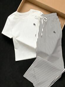 SHEIN EZwear 2 Peças Conjunto Top de Manga Curta com Gola Redonda Bordada e Calça Estampada com Listras, Casual - Chumbo - Visão 5