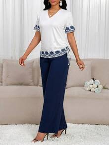 SHEIN Lady 女士花卉刺绣V领短袖上衣和裤子休闲两件套 - 彩色 - 查看 4