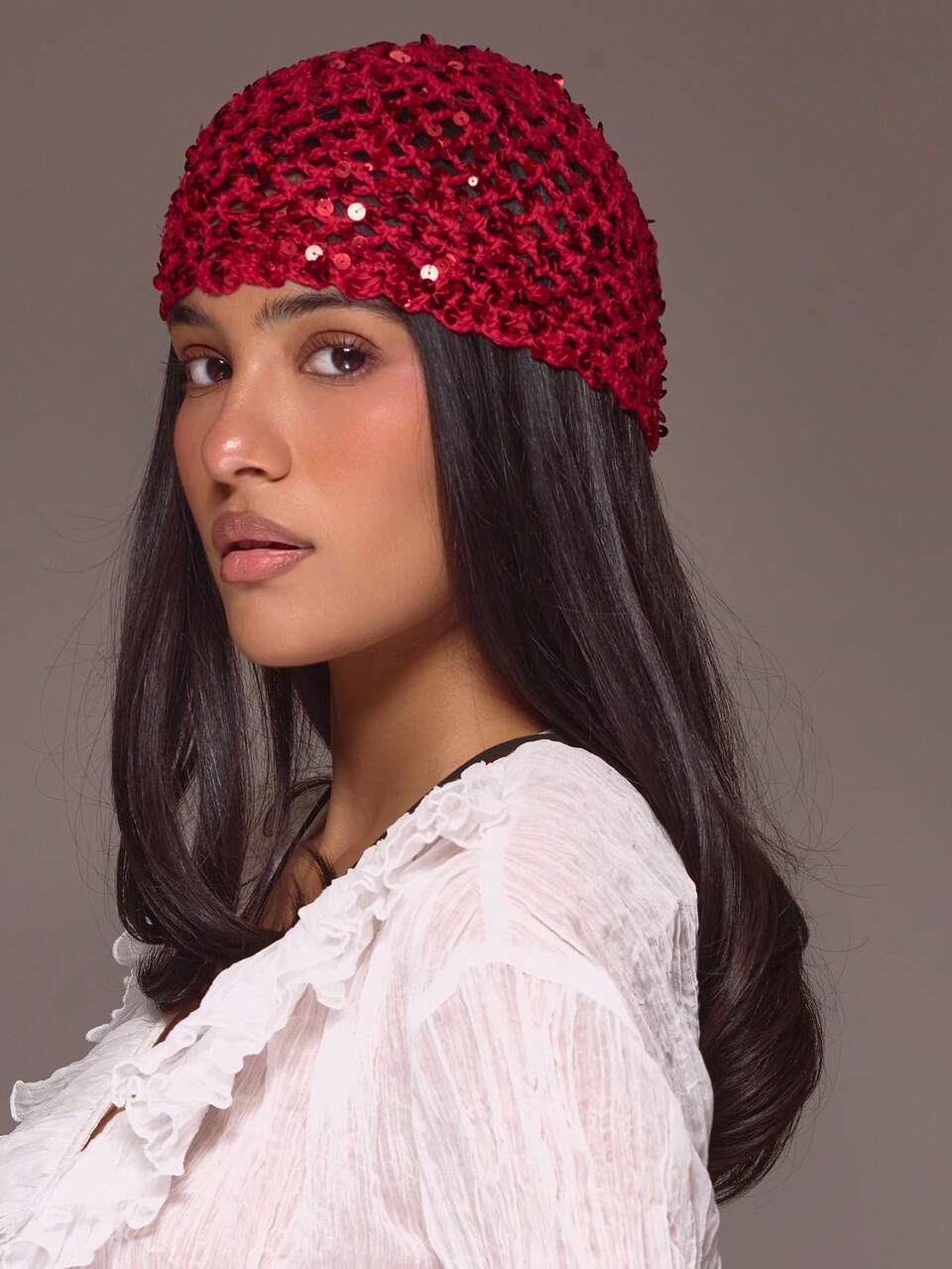 Sombrero pequeño Baotou de mujer con rostro hueco tejido a mano con lentejuelas rojas