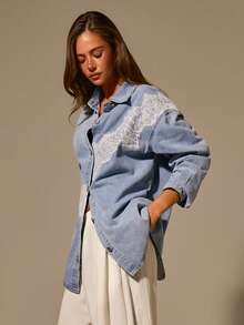 Athîral Denim 女款蕾絲拼接休閒牛仔上衣 - 淺色水洗藍 - 查看 5