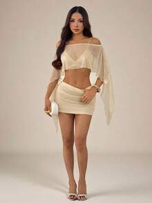 SHEIN PETITE 新款性感派对金色亮片透视不对称露肩宽松不对称下摆上衣搭配低腰褶皱迷你裙套装，波西米亚风，度假风，复古风，假日风，海滩风，邮轮风 - 金色 - 查看 1