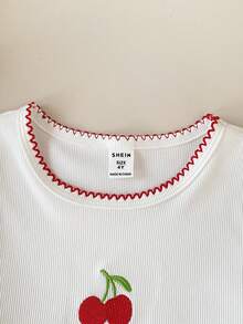 SHEIN Playful Pals 少女牙邊圓領短袖羅紋T恤搭配刺繡水洗牛仔裙褲套裝，外出度假日常休閒穿搭 - 白色 - 查看 5