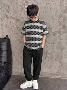 SHEIN Vacaura 青少年男孩休閒時尚簡約藍灰白拼色T恤與長褲2件套，適合春/夏日常外出與玩耍 - 黑色 - 查看 1