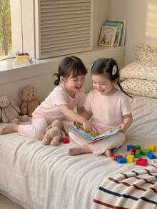 SHEIN Vintaside Kids 夏季女嬰純棉提花針織親膚舒適面料素色短袖長褲休閒熱銷款 2件/多件套 女孩喜愛休閒修身睡衣家居服 - 淺粉色 - 查看 6