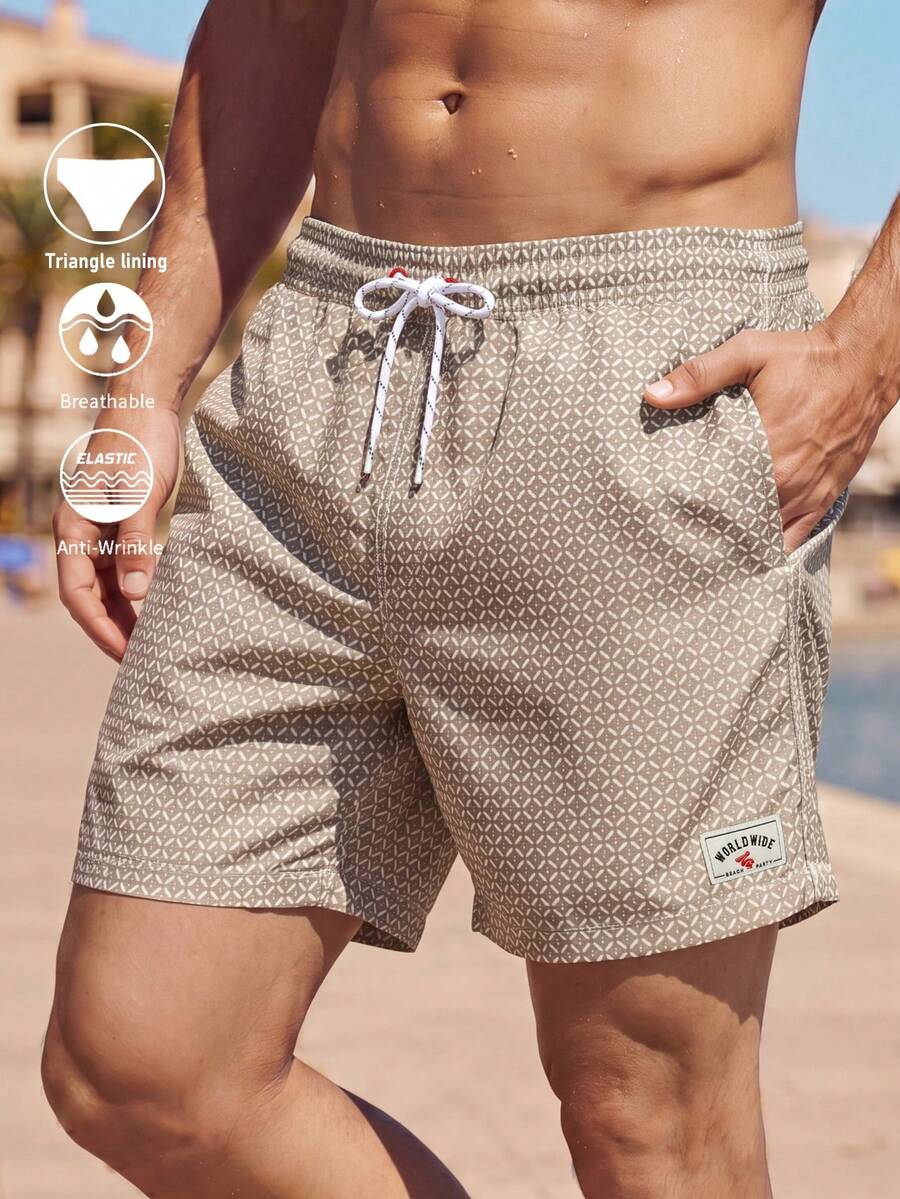 Manfinity Swimmode 男士大尺碼幾何滿版印花沙灘短褲 - 卡其色 - 查看 1