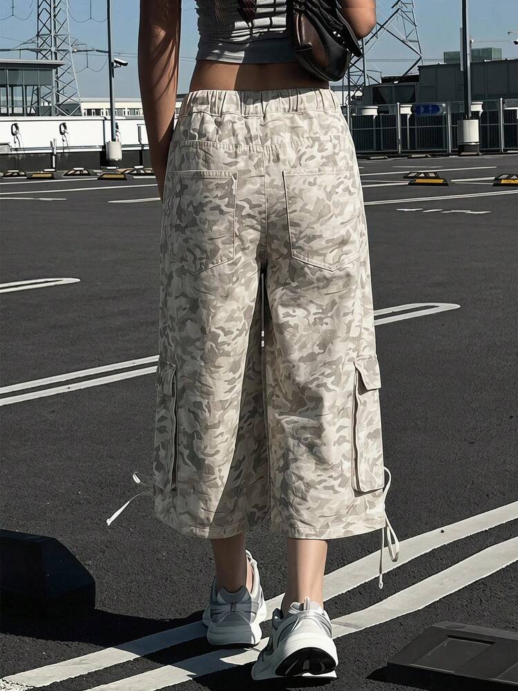 Women's Camouflage Pattern Waist Tie Cargo Pocket Capri Jeans
