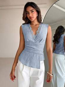 Aloruh 新款極簡時尚通勤蕾絲拼接腰部打褶顯瘦不對稱V領套頭上衣 - 淺藍色 - 查看 4