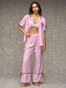 SHEIN 条纹印花翻领撞色休闲家居服短袖上衣和裤子套装（女款） - 粉色 - 查看 5