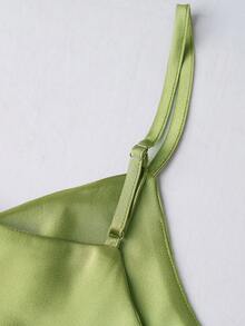 SOLERSUN Plus SizeWomen's Elegant Satin V-Neck Ruffled Spaghetti Strap Vest Top For Spring And Summer, Suitable For Everyday Wear, Office Casual, Shopping, Vacation, Music Festivals, Outdoor Parties, And Dates - Green - View 7