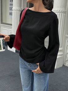 Flora Isola Flora Isola 黑色垂墜面料長袖上衣，蕾絲露背與交叉繫帶設計，性感時尚風，適合約會與日常穿著 - 黑色 - 查看 2