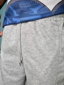 EVRINFINITE Pantalones cortos de punto casuales con patrón bordado sencillo para hombres, pantalones de chándal rectos y holgados con parches de estilo urbano - Gris Claro - Ver 4