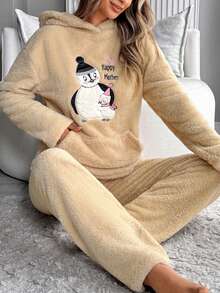 SHEIN طقم بيجاما من الصوف الناعم المبطن بتطريز عائلة البطريق اللطيفة، طقم استرخاء بغطاء رأس من الفرو الناعم بتصميم تيدي - بيج - مشاهدة 6