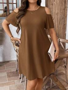 SHEIN LUNE Plus Size Minimalist Cut-Out Shoulder Design Round Neck Short Sleeve Dress - Coffee Brown - View 6