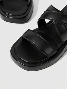HighSole Sandales décontractées confortables pour femmes, semelle épaisse, double ceinture, design croisé, bout ouvert, style léger et mature, noir, pour le printemps et l'été, usage quotidien, rue et voyage - Noir - Voir 4