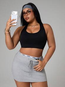 Breezaya Seamless Solid Color Round Neck Plus Size Women Sports Bra, Criss-Cross Back Design Plus Size Sports Bra, Back Shaping Function - Black - View 8