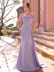Aureia 优雅、浪漫、时尚、高贵的紫色缎面蕾丝拼接3D立体花卉装饰抹胸上衣，鱼骨形鱼尾下摆，适合正式派对、婚礼宾客、单身派对、晚宴等场合。 - 紫色 - 查看 4