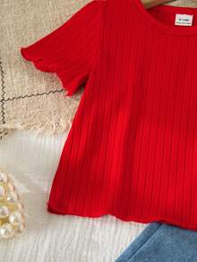 SHEIN Vintaside Kids 2件套女童休闲可爱纯色短袖上衣和花卉刺绣牛仔背带裤套装，适合春夏日常穿着 - 紅色 - 查看 7