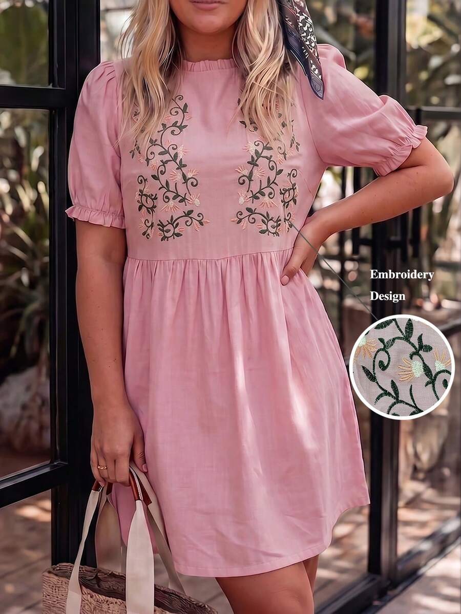 LanaWest CURVE Gaun Pendek Pink Ukuran Plus Berkerah Bulat dengan Bordir Tepi Ruffle Bergaya Vintage yang Modis - Berwarna merah muda - View 1