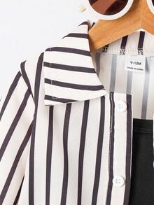 SHEIN 2026新款男童休閒條紋套裝，米色與黑色直條紋刺繡開襟外套 + 基礎黑色短褲，2件組帥氣嬰兒日常穿搭 - 黑與白 - 查看 4
