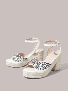 Styleloop Sandalias de plataforma con tacón inclinado para mujer, zapatos de verano de punta abierta para vacaciones, sandalias de tacón grueso de cuerda de cáñamo tejida de estilo bohemio, tiras cruzadas, chanclas de paja trenzada - Blanco + gris - Ver 10