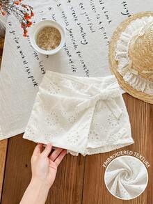 SHEIN LMoss Kids Babygirl 可爱花卉刺绣松紧腰休闲短裤，夏季百搭 - 白色 - 查看 1