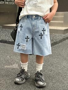 SHEIN Little Byeori 大童男孩時尚休閒 Y2K 復古簡約舒適十字圖案鏤空破洞磨邊藍色寬鬆牛仔短褲，柔軟日常穿著，適合兒童春夏電音節慶與海灘 - 藍色 - 查看 5