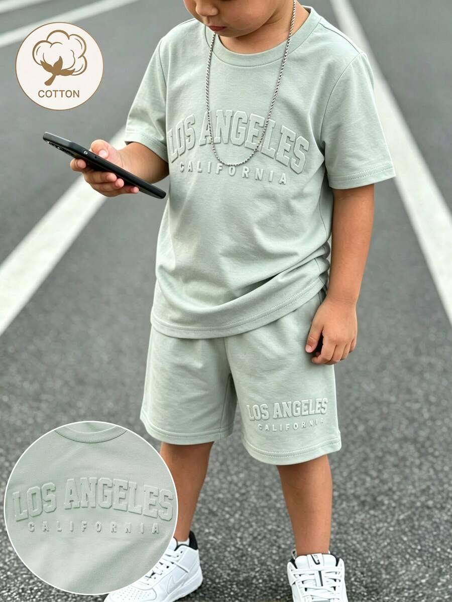 SHEIN Genkimix Kids 两件套男童夏季时尚休闲运动圆领压花字母短袖T恤+运动休闲短裤套装,适合日常外出、上学、休闲、购物、度假、用餐等场合,是夏季的理想之选。 - 綠色 - 查看 1