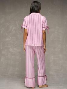 SHEIN 条纹印花翻领撞色休闲家居服短袖上衣和裤子套装（女款） - 粉色 - 查看 2