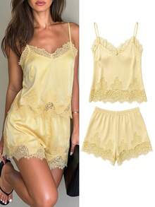Siren Gaze Bộ đồ 2 mảnh thanh lịch sang trọng màu vàng, áo cami và quần short satin viền ren, trang phục mùa hè mùa đông, phong cách đi làm, phong cách influencer, đồ ngủ đi du lịch - Nhiều màu - Xem 11