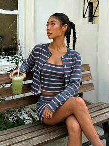 Muchica 橄榄绿和洋红色条纹针织女式休闲吊带背心、外套和短裤套装 - 彩色 - 查看 6