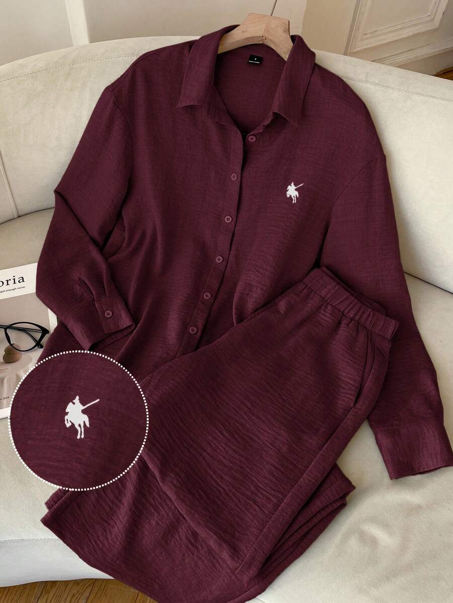 SHEIN EZwear 酒紅色編織騎士刺繡長袖襯衫與長褲休閒套裝 - 酒紅色 - 查看 1