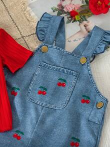 SHEIN Vintaside Kids 2件套女童休闲可爱纯色短袖上衣和花卉刺绣牛仔背带裤套装，适合春夏日常穿着 - 紅色 - 查看 3