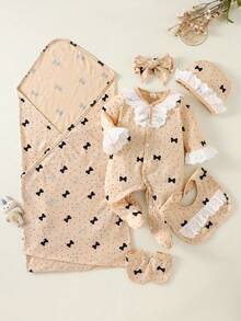 SHEIN Juego de regalo de 6 piezas para bebé recién nacida, estilo dulce y lindo con estampado de lazo, encaje & lunares, mameluco de cuello redondo de manga larga + gorro + babero + diadema con lazo + manoplas + manta, tela de punto transpirable, conjunto de ropa de primavera/otoño - Albaricoque - Ver 4