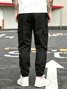 Manfinity Hypemode Loose Men's Expression Print Flap Pocket Drawstring Waist Cargo Pants, Fall - Black - View 2