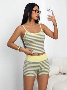 SHEIN PETITE Bộ đồ nữ mặc thường ngày phong cách tối giản đi du lịch, áo cami phối màu sọc và quần short - Màu vàng - Xem 7