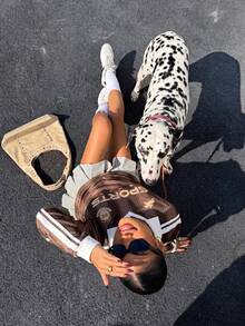 Muchica 女款秋冬休閒拼色長袖 Polo 衫，配拼色棕色領口與條紋袖子，美式學院風 T 恤，適合日常通勤、約會、聚會，適用秋冬夏季、聖誕節、新年、感恩節、派對、婚禮、海灘、畢業典禮，時尚優雅休閒外出穿搭 - 彩色 - 查看 5