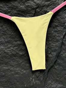 Swim Mod 女款春夏新款防曬金屬裝飾純色V領掛脖露背三角比基尼上衣性感丁字褲比基尼下裝2件式泳衣套裝 - 黃色 - 查看 3