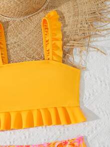 SHEIN Conjunto de traje de baño para niña preadolescente con top de tirantes con volantes simple y lindo y Bottom de bikini con estampado floral - Naranja - Ver 4