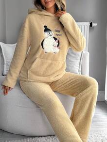 SHEIN طقم بيجاما من الصوف الناعم المبطن بتطريز عائلة البطريق اللطيفة، طقم استرخاء بغطاء رأس من الفرو الناعم بتصميم تيدي - بيج - مشاهدة 5