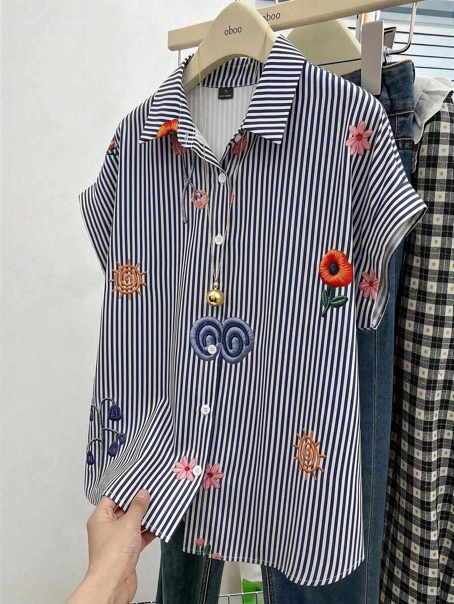 GlowEve 寬鬆短袖翻領設計袖口摺疊條紋仿刺繡花卉圖案女款襯衫 - 藏蓝色 - 查看 1